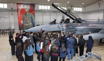 Güçlü yarınlar, bilinçli gençlik ve kahraman Mehmetçikle mümkün!