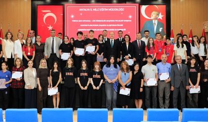 BAŞARILI ÖĞRENCİLER ÖDÜLLERİNE KAVUŞTU