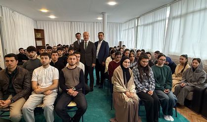 Özvar, Tiflis’te uluslararası öğrencilerle buluştu