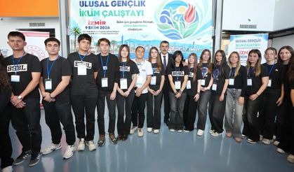 Yusuf Tekin, İzmir temasları kapsamında "Ulusal Gençlik İklim Çalıştayı"na katıldı