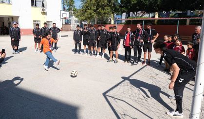 Özel Eğitim Öğrencileri Futbolcularla Buluştu