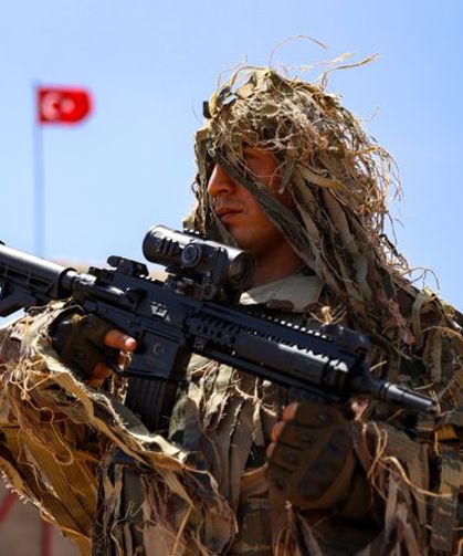 Güvenlik güçlerimizin ve asil Türk Milletinin daima hizmetindeyiz