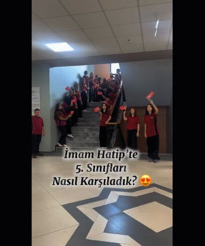 8. sınıf öğrencilerimiz yeni öğrencileri Türk bayraklarıyla karşıladık