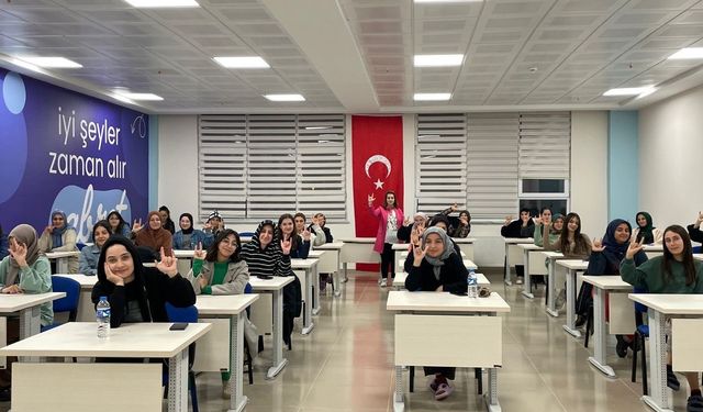 Erzincan Kız Öğrenci Yurdu’nda işaret dili kursu başladı