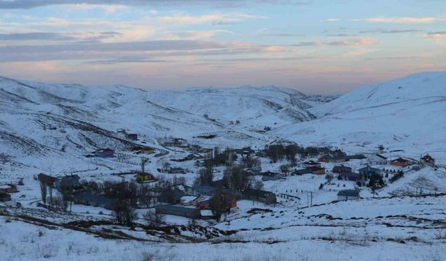 Erzincan’ın yüksek kesimlerinde kar yağışı etkili oldu