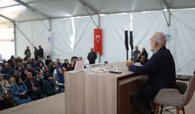 Yazar Yenişehirlioğlu: "Kayseri Kitap Fuarı her yıl güçlenerek devam ediyor"