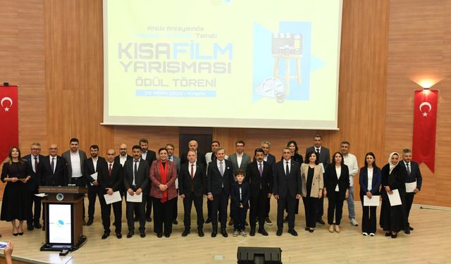 "Ahilik Anlayışında Meslek ve Ahlak" konulu kısa film yarışmasında ödüller, törenle sahiplerine verildi.