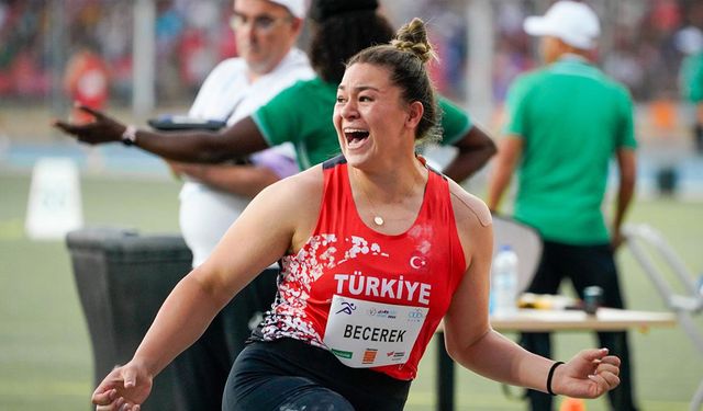 Özlem Becerek'ten Altın Madalya!