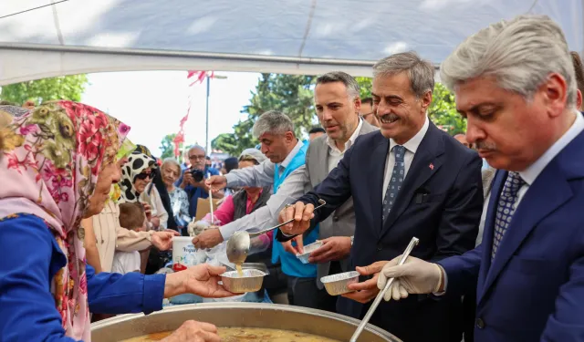 Sakarya'da bir günde 15 bin kişiye aşure ikramı
