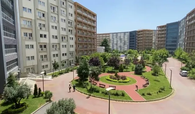 En uzun gecede de ışıklarımız gençler için yanıyor!