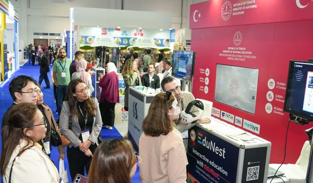 MEB Eğitim teknolojileri fuarı Dubai 2025'te Türkiye'yi tanıttı.