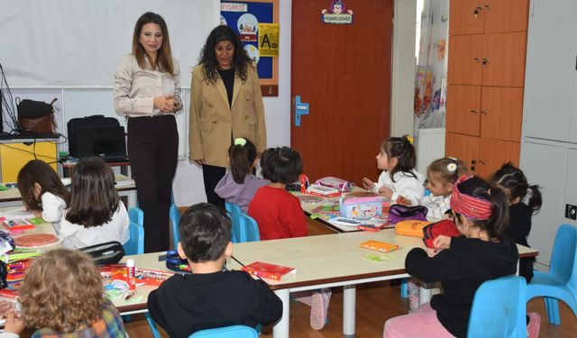 Öğretmen Anne ile Kızı, Aynı Okulda Öğrencileri Geleceğe Hazırlıyor