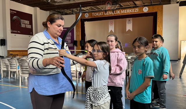 Gençlik Merkezleri Öğrencilerle Buluşuyor: “Okullar Merkezimde” Türkiye Genelinde Devam Ediyor