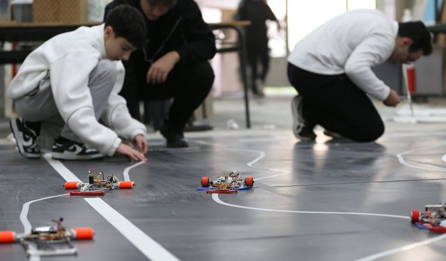 Otonom Robotla Avrupa Üçüncüsü Olan Meslek Liseliler, Gözünü Zirveye Dikti