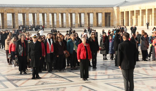 Türkiye Kamu-Sen Kadın Komisyonu Anıtkabir’i ziyaret etti