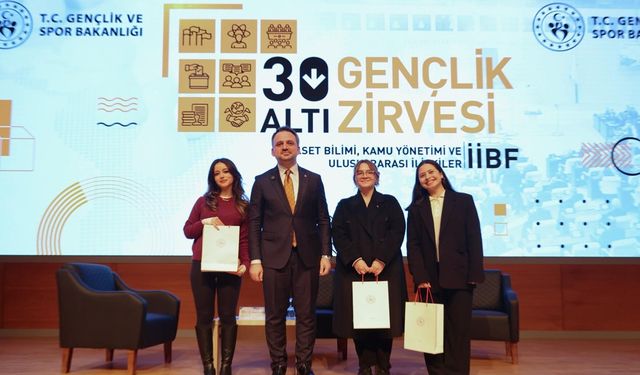 İİBF’li Gençler 30 Altı Gençlik Zirvesi’nde Buluştu