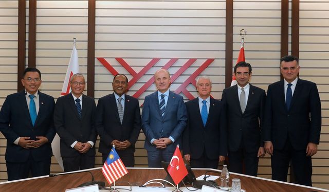 Yükseköğretim Kurulu Başkanı Özvar, Malezya Yükseköğretim Bakanı Kadir ile görüştü
