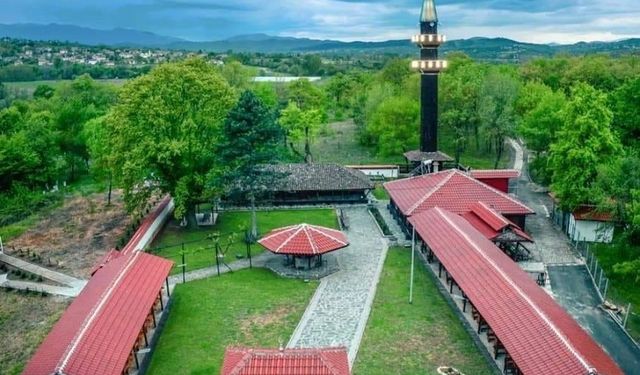 Nişanlılarını savaşta kaybeden yedi kızın çeyizlerini satıp yaptırdıkları Yedi Kızlar Camii