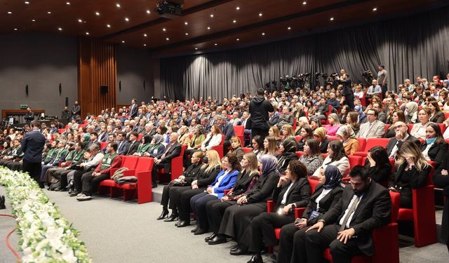 Dr. Efendioğlu, Uyuşturucuyla Mücadele Panelinde Konuştu