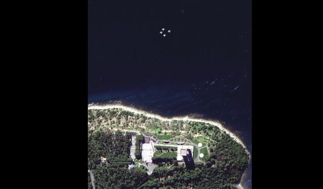 Ey şehit oğlu şehit, isteme benden makber,