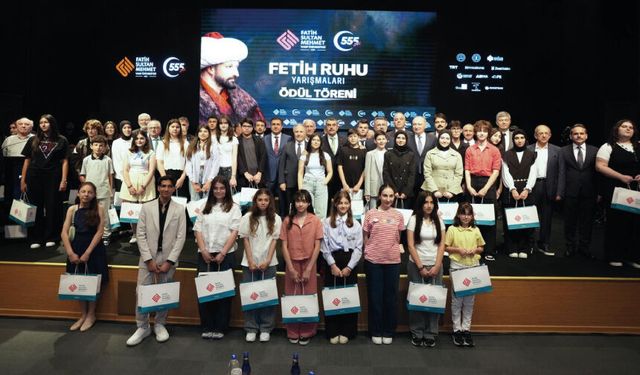 BAKAN TEKİN, "FETİH RUHU YARIŞMALARI ÖDÜL TÖRENİ"NE KATILDI