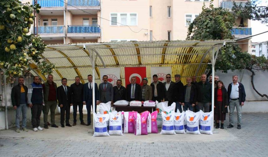 Bozüyük’te çiftçilere yem bitkisi tohumu dağıtıldı