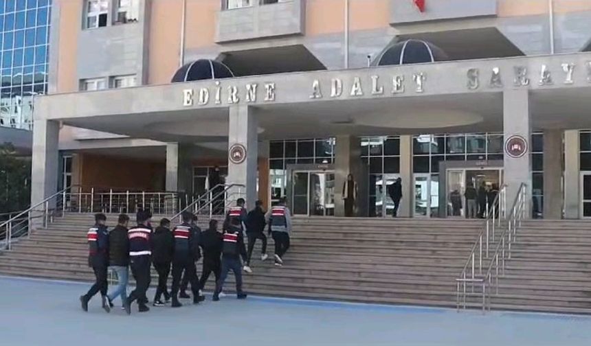 Canlı yayın yaparak göçmen kaçakçılığı yapan organizatörler cezaevine teslim edildi