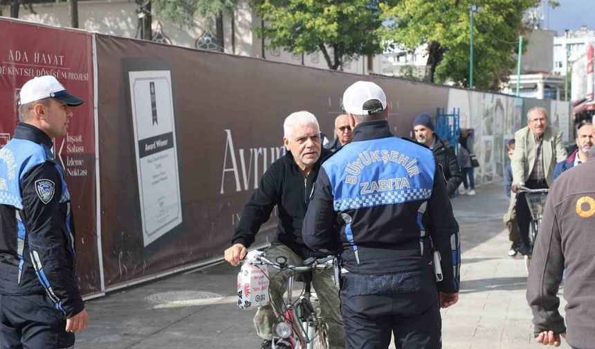 Sakarya Büyükşehir Belediyesi Zabıta ekiplerinden bisiklet sürücülerine uyarı