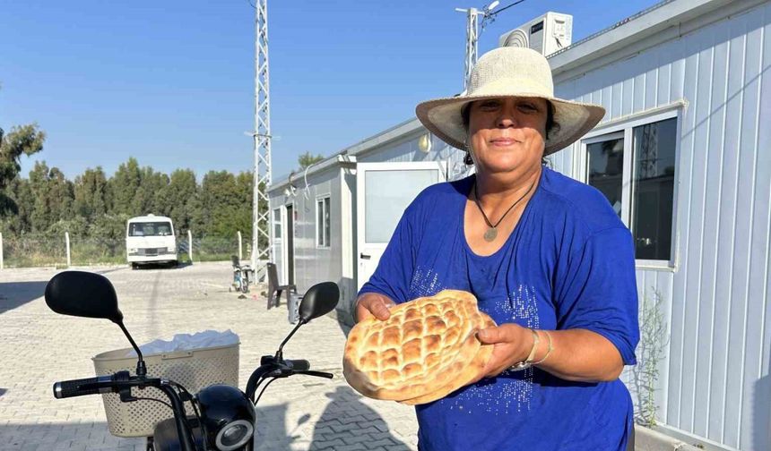 Vefakar depremzede anne, motosikletini iyilik için sürüyor