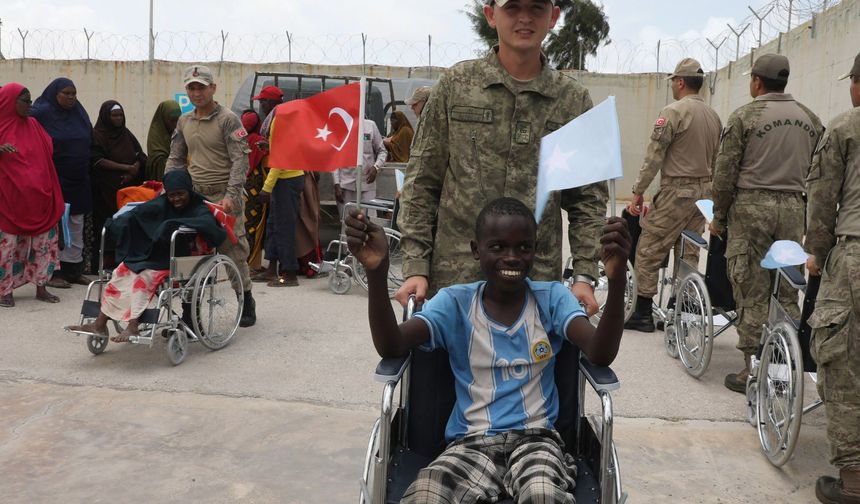 30 adet tekerlekli sandalye dağıtımı gerçekleştirdi.