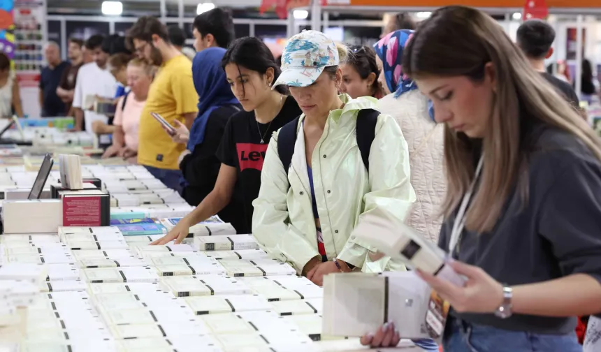 Türk Dil ve Tarih Kurumları yayınları Kitap Fuarlarında