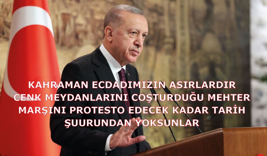 Koca koca adamlar işi gücü bırakmış, çocuk bayramında çocuklardan oluşan mehteran takımına sırtlarını dönüyorlar
