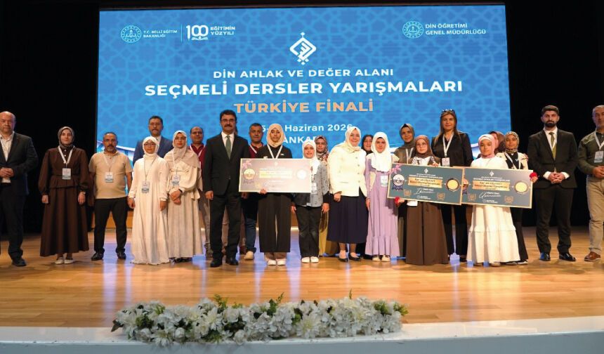 "DİN, AHLAK VE DEĞER ALANI SEÇMELİ DERSLER YARIŞMALARI TÜRKİYE FİNALİ"NİN ÖDÜL TÖRENİ DÜZENLENDİ